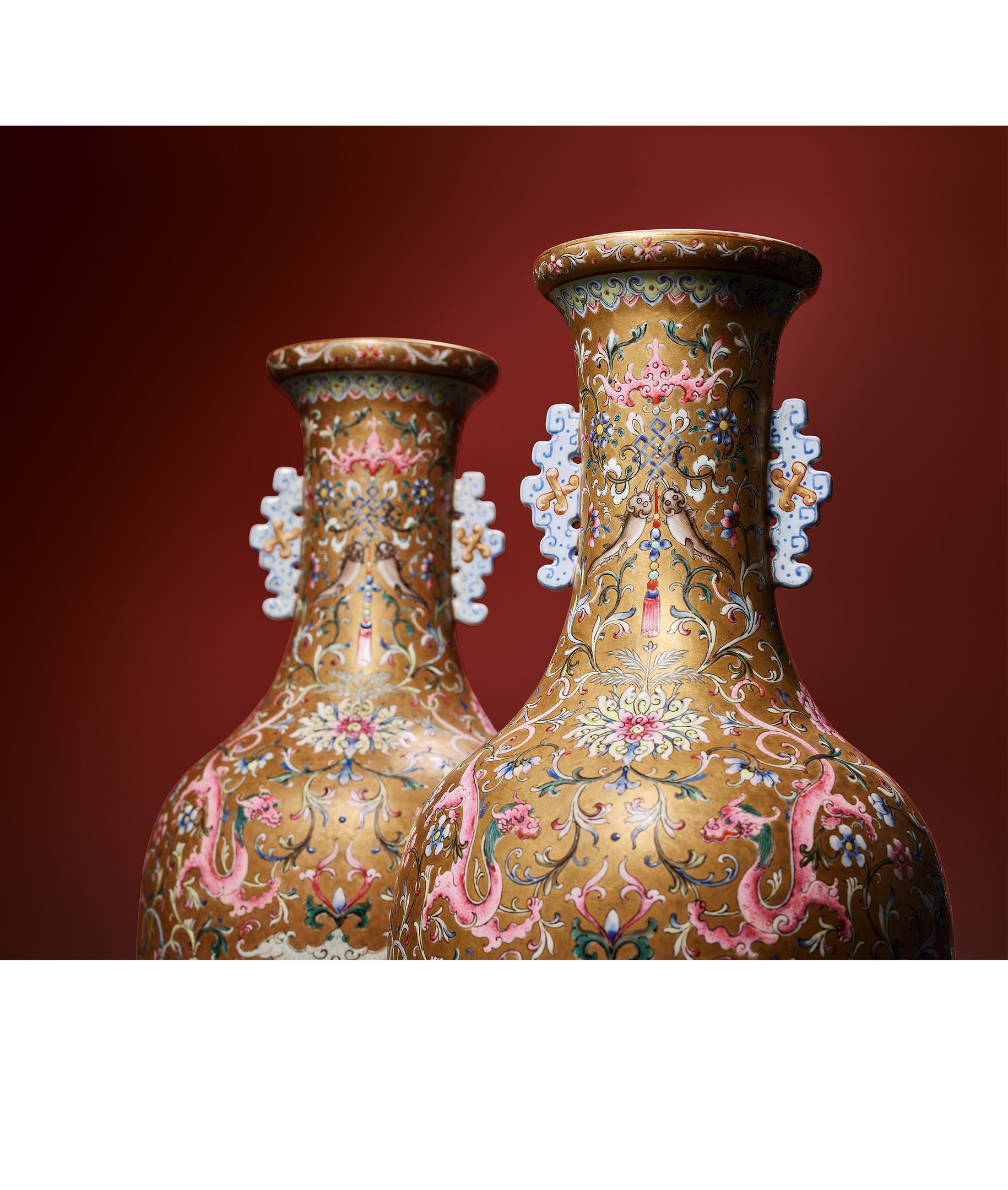金地粉彩纏枝西番蓮螭龍紋雙龍耳瓶一對-宇珍國際藝術| Yu Jen Taipei