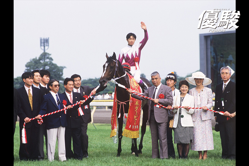 溜めてきたエネルギーを爆発させ 5馬身突き放してダービー制覇