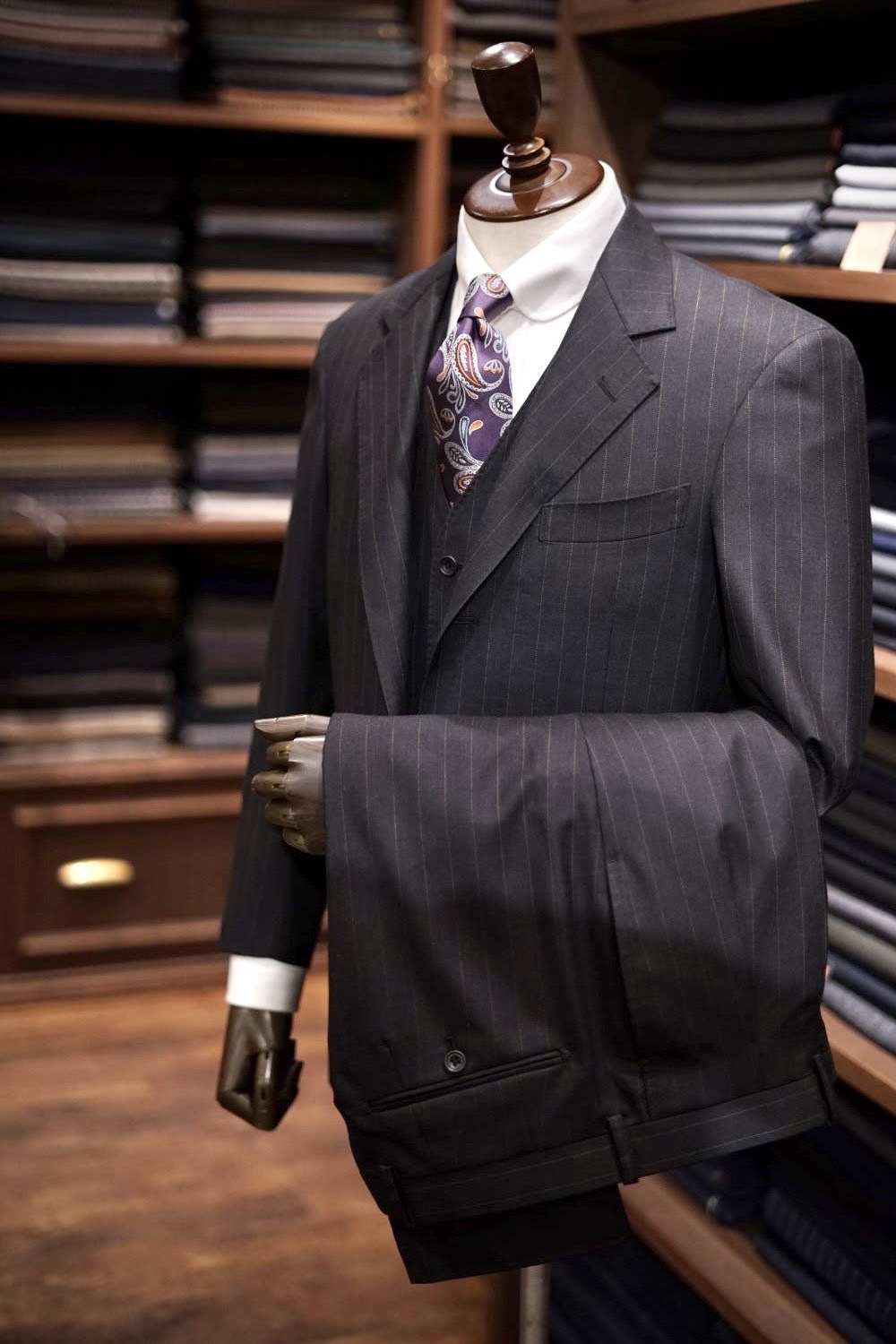 異色のグレーストライプ | ZERBINO BLOG