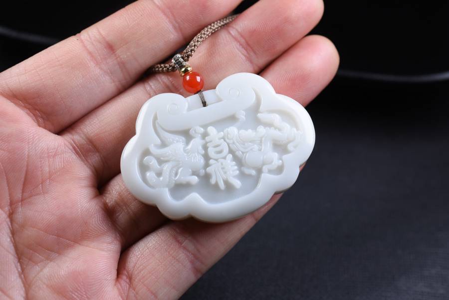 拍卖大厅_和田玉白玉龙凤呈祥吊坠（约32.58g，带证书）-保真包邮_中拍平台