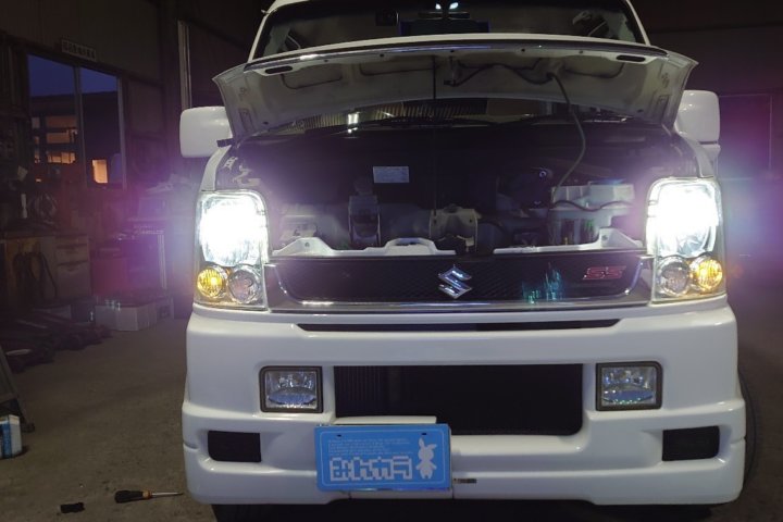 エブリィ バン(DA64V)のヘッドライトにはLEDは取り付けできるか