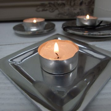 タイ雑貨」高級感溢れるアルミニウム製の皿型キャンドルホルダー
