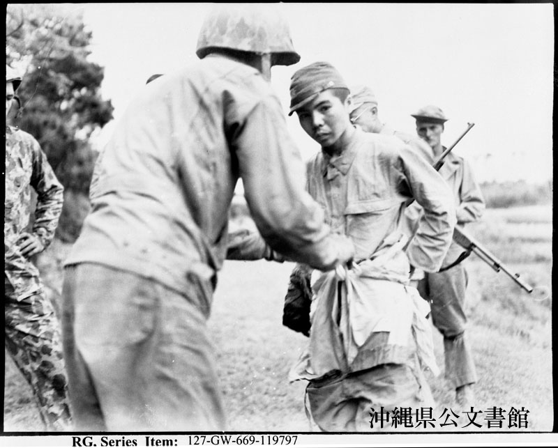 海軍兵のアルバム1冊 生写真 約100枚貼り込み 戦争 軍人 軍隊 風俗