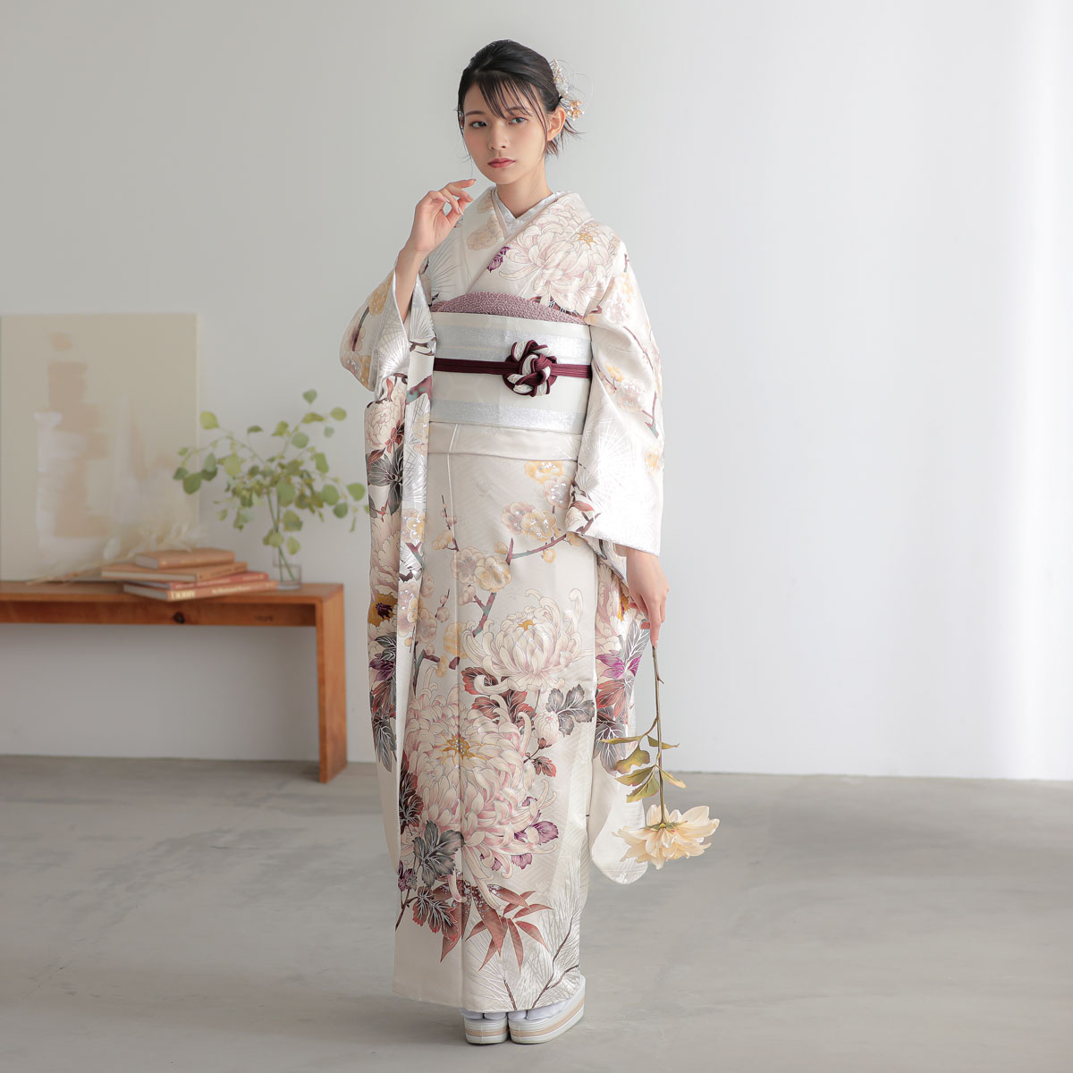 振袖： R2132白 菊に松竹梅