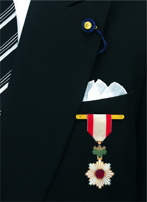 叙勲バッジ （菊紋）｜東京叙勲-叙勲・褒章の菊紋入り記念品販売