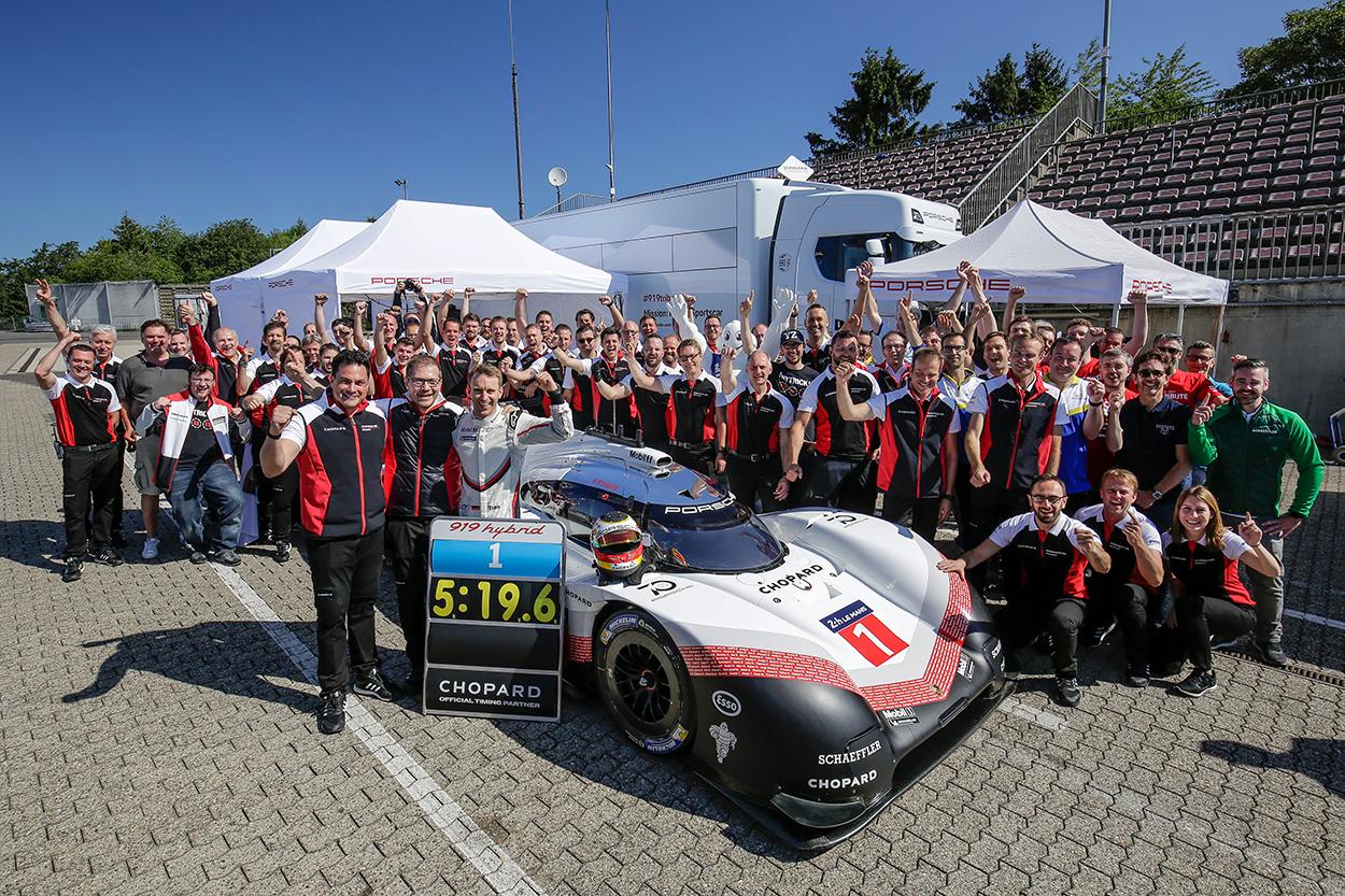 Video: Timo Bernhard sets blazing lap record at the Nürburgring in