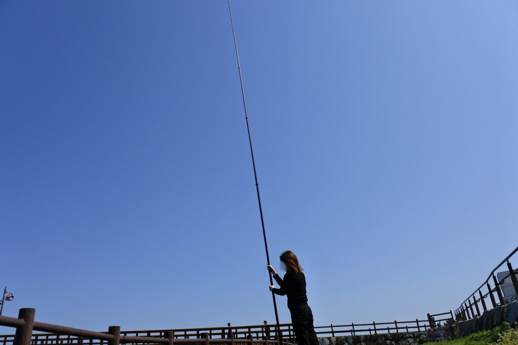 これは欲しい！【10mの超ロングタイプ自撮り棒】ドローンなしに