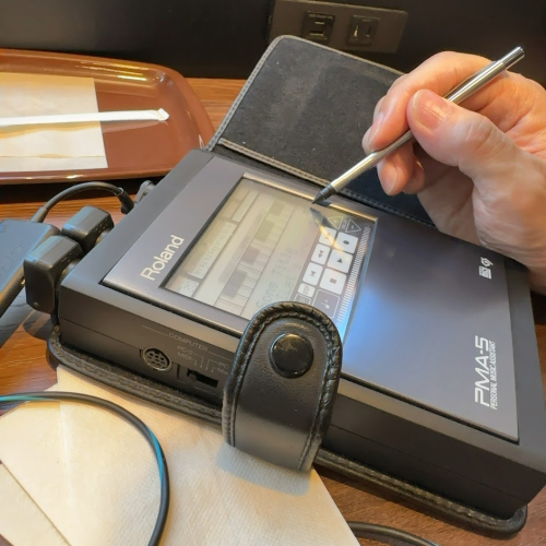 これ持ち歩けるサイズ？」レアなポータブルGS音源「PMA-5」を