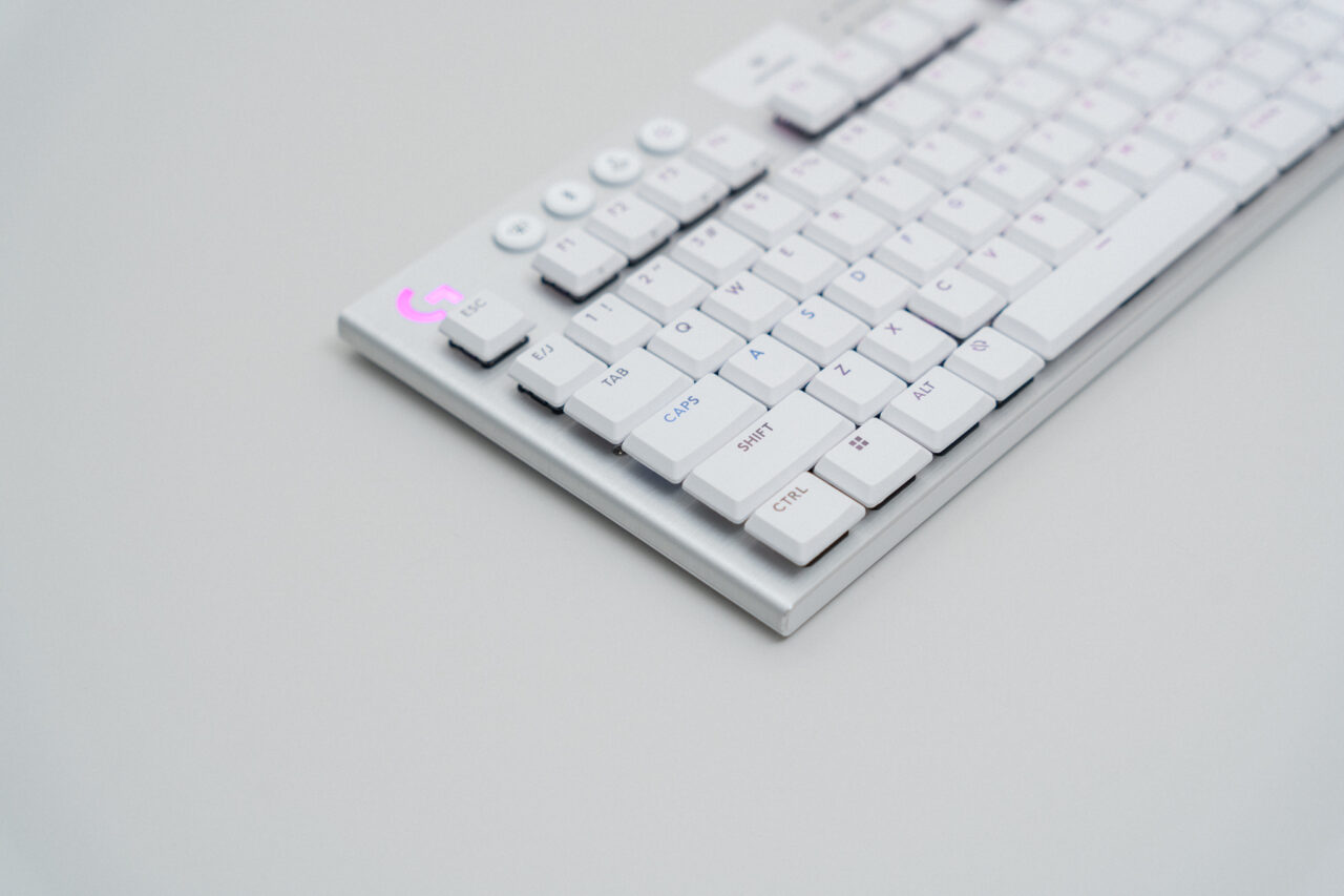 Logicool G915 X LIGHTSPEED TKL レビュー：前モデルから着実に進化を