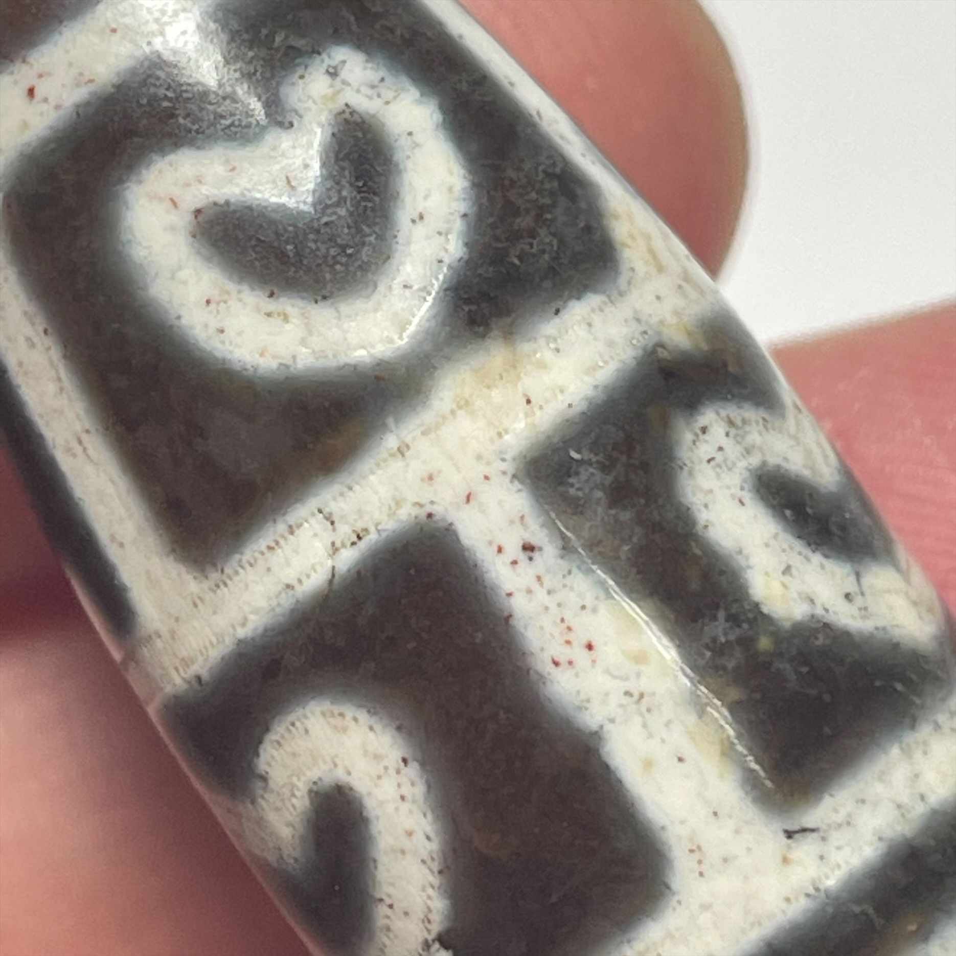 紅朱砂仏心九眼天珠 もう手に入りません( ﾉД`)