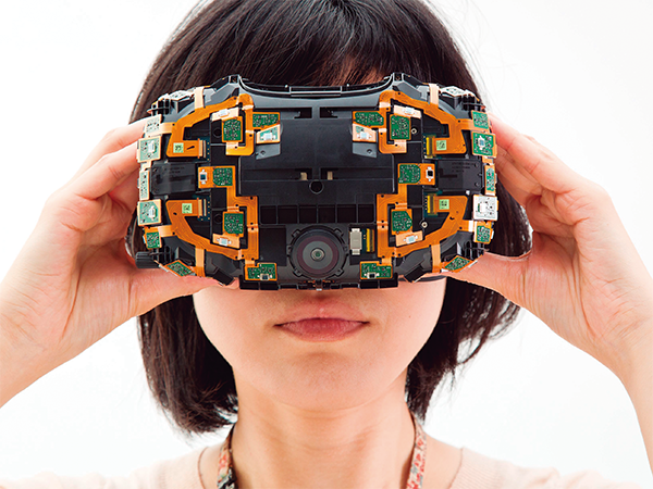 VR用HMDのリファレンス機、HTC社の「Vive」を分解 | 日経クロステック