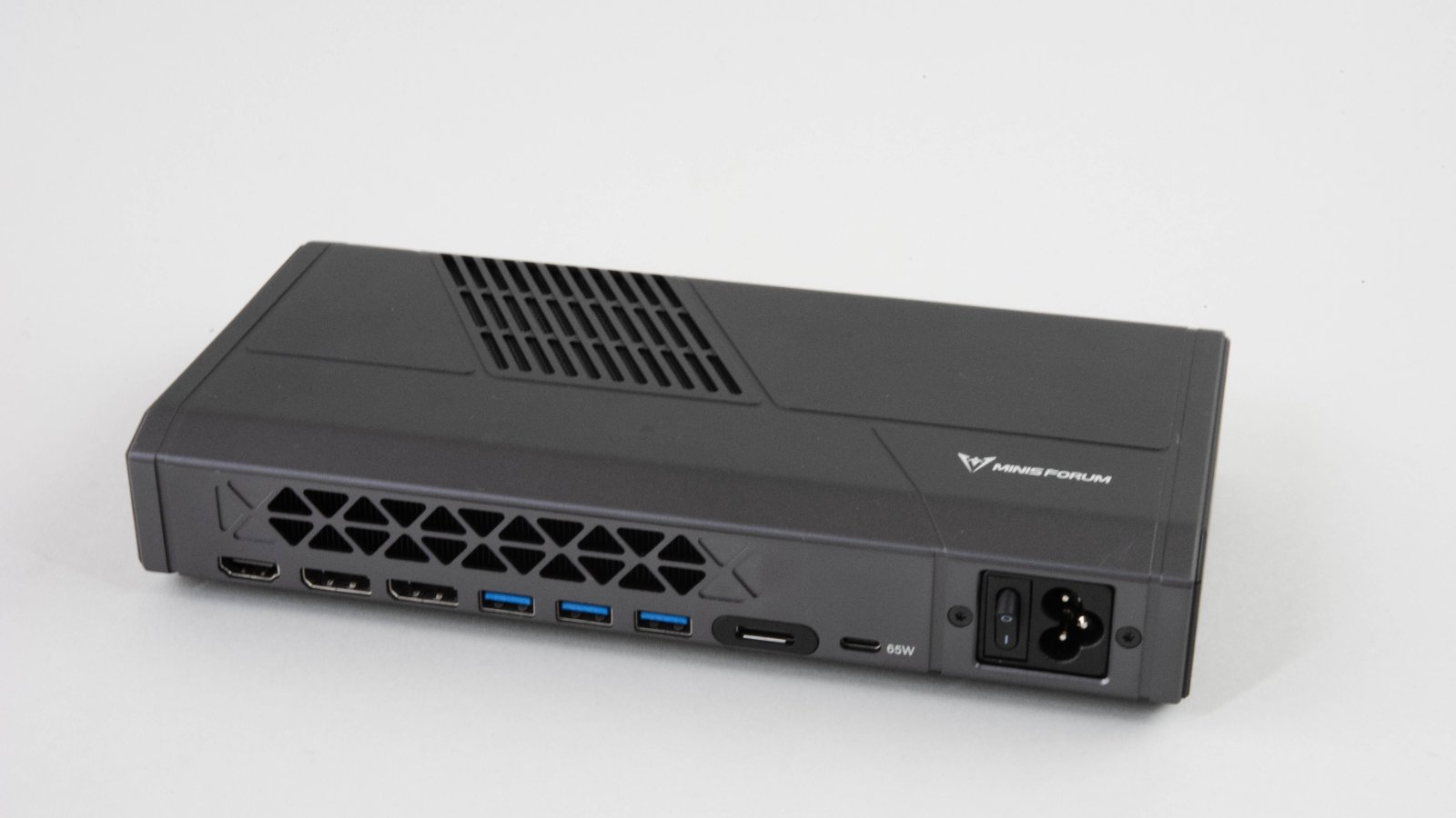 古いノートパソコンも性能アップ、外付けGPU「Minisforum MGA1」を試す