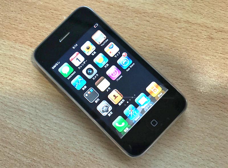 日本初登場のiPhoneは携帯電話として「あり得ない」デキだった | 日経