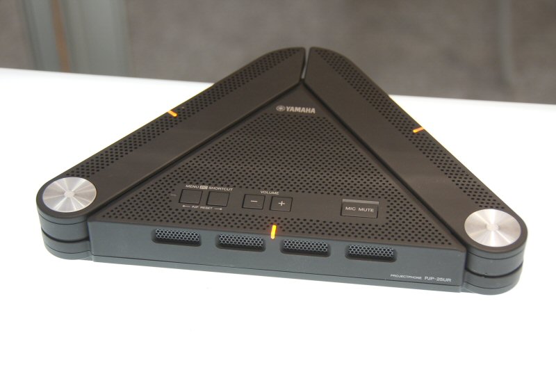 VC】ヤマハがWeb会議用マイクの新製品を展示，PC周辺機器としては高