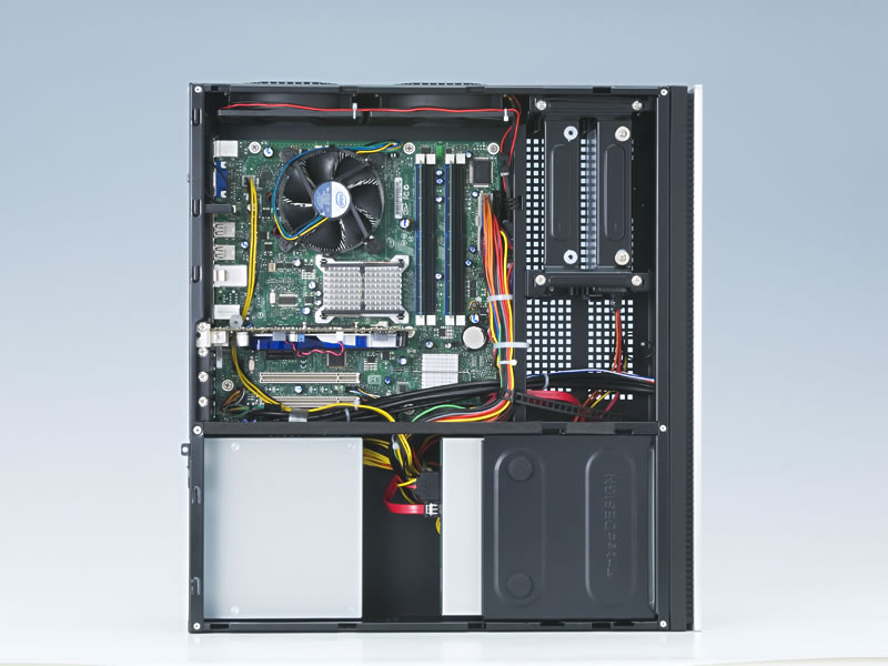 Antecの横置きケースを採用したリビング向けPC | 日経クロステック