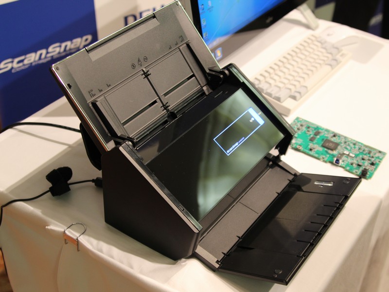 PFU、スマホ/タブレット直接転送に対応した新文書スキャナー「ScanSnap