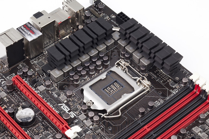 写真で見る次世代マザーボード「Maximus V GENE」（ASUSTeK Computer