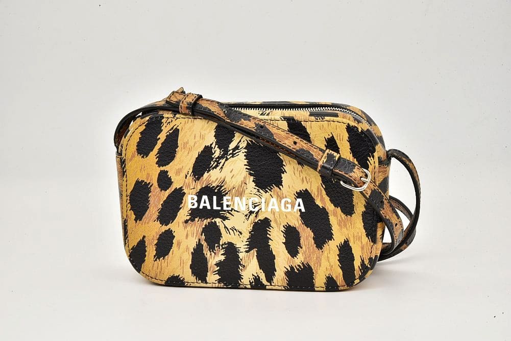 駅南やまご質店オンラインショップ / バレンシアガ エブリデイ カメラ