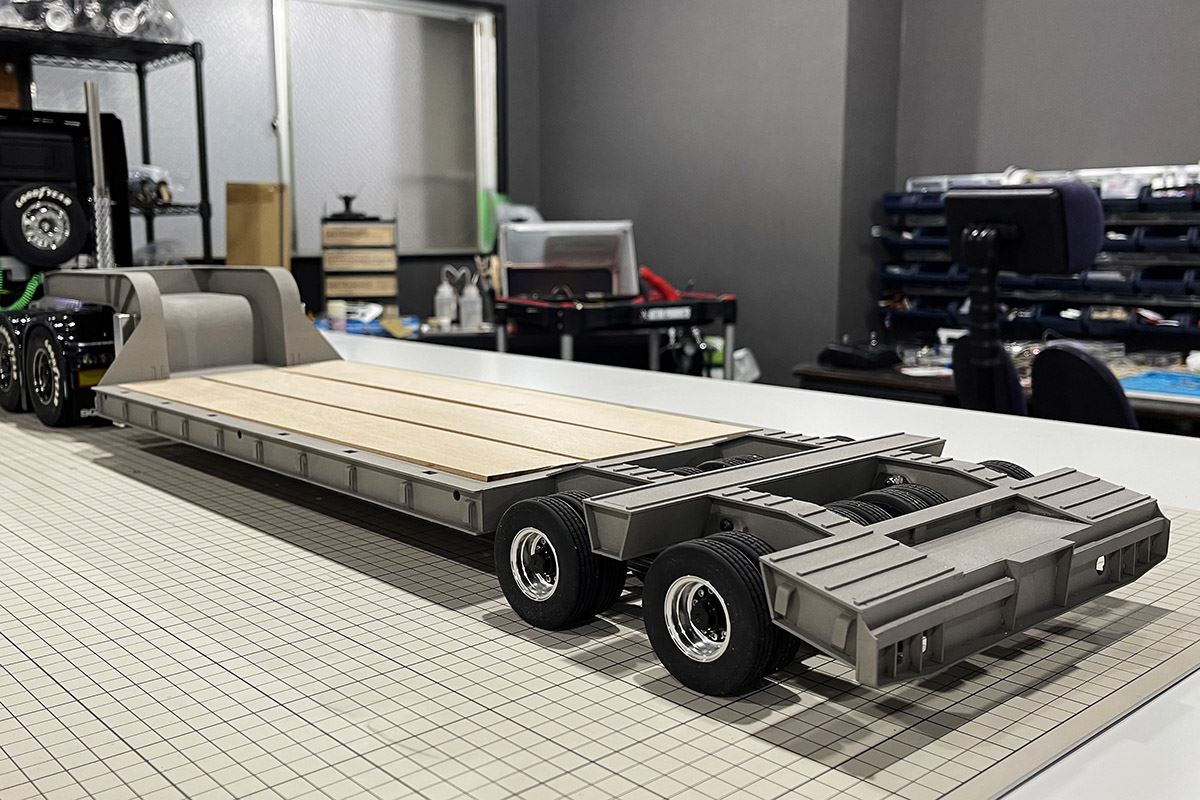 LESU Model 16輪スイングサス低床重トレーラー 入荷がしました