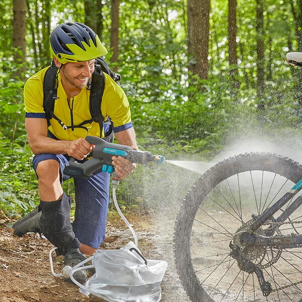 高圧洗浄機 AquaClean コードレス 充電式 14800-56 ガルデナ | 山善