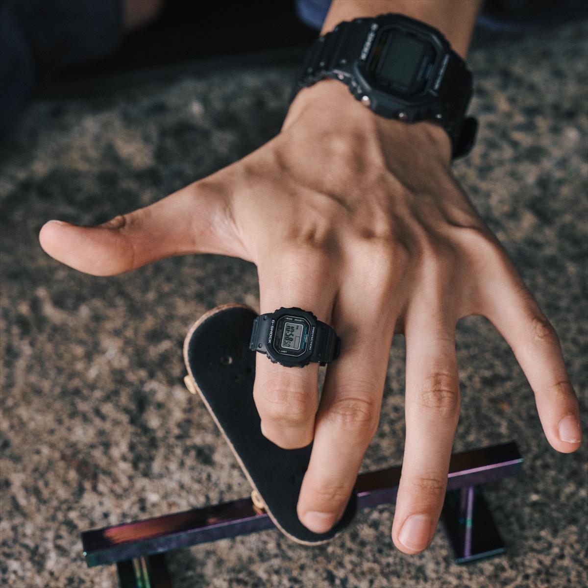 カシオ G-SHOCK nano DWN-5600-4JR 1/10サイズ ミニスクエア 20気圧