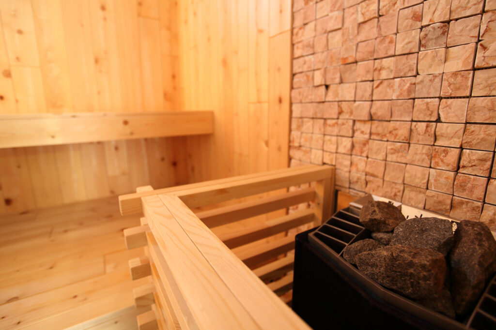 家庭用サウナのカビの放置は危険！健康被害を防ぐための掃除と予防方法