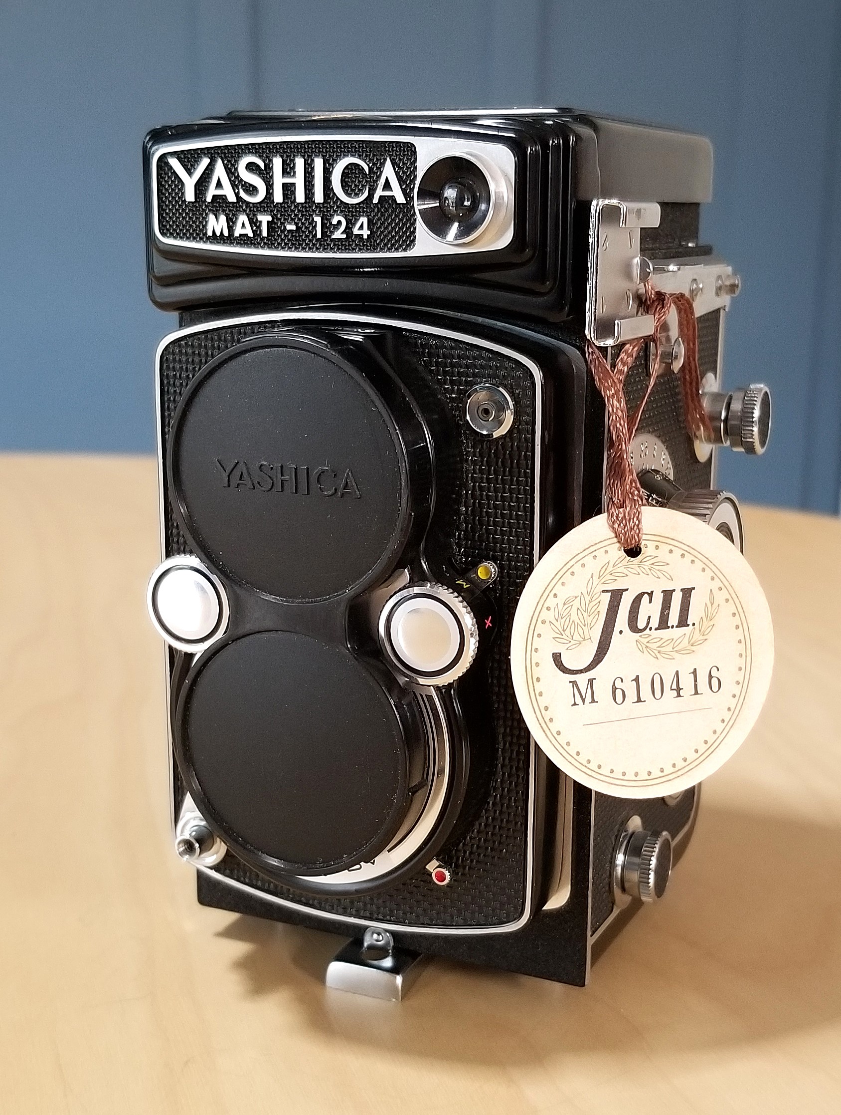 Yashica Mat-124: A classic 6×6 twin-lens reflex camera from the
