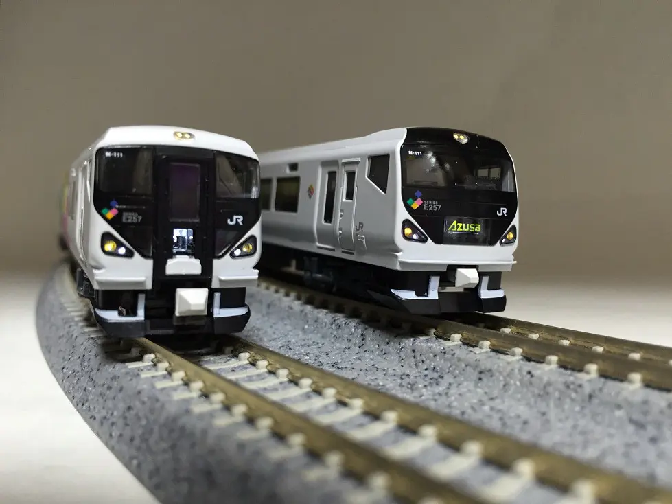 E257系あずさ・かいじを弄る。その1 ライト加工 KATO 10-433