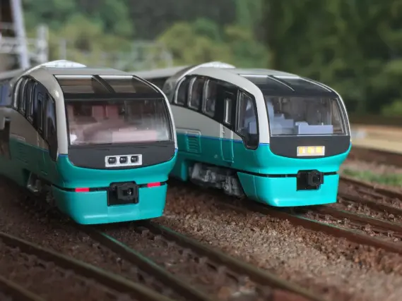 251系「スーパービュー踊り子 」新塗装（SVO) を弄る。分解方法など