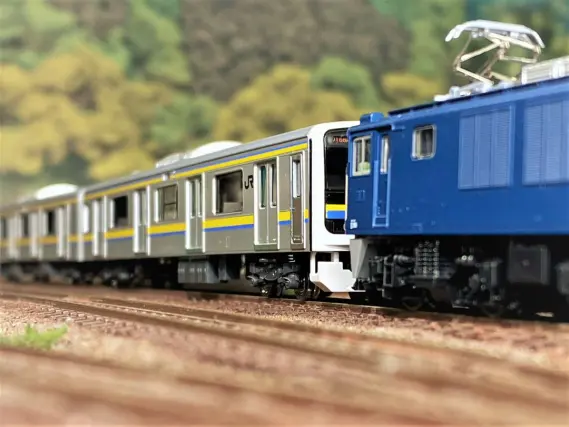 209系2100番台 房総色 入線です。TOMIX 98629 4両セット 幕張車両