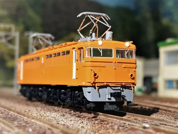 EF65 123号機・ユウユウサロン岡山塗装を弄る。（オレンジ）TOMIX