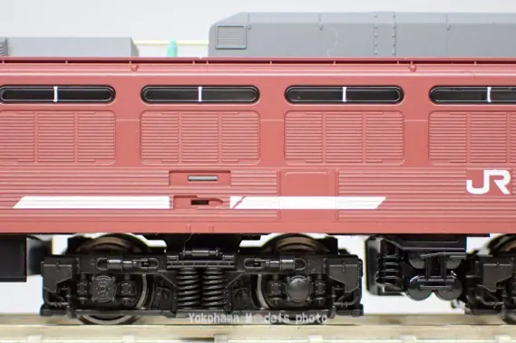 EF81 300 JR貨物更新車（ローズピンク）タイプが入線です。KATO 3067-A