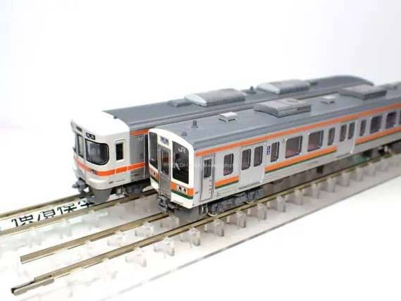 211系5600番台+313系2600番台(東海道本線)が入線しました。 KATO 10