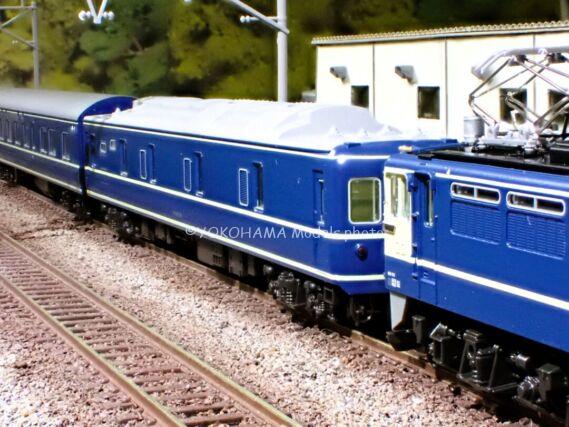 20系 寝台特急「さくら」長崎編成・佐世保編成 が入線です。 KATO 10