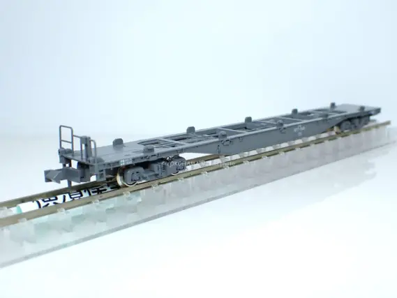 コキ107-1141（JRFマークなし テールライト付・コンテナ無積載）の入線