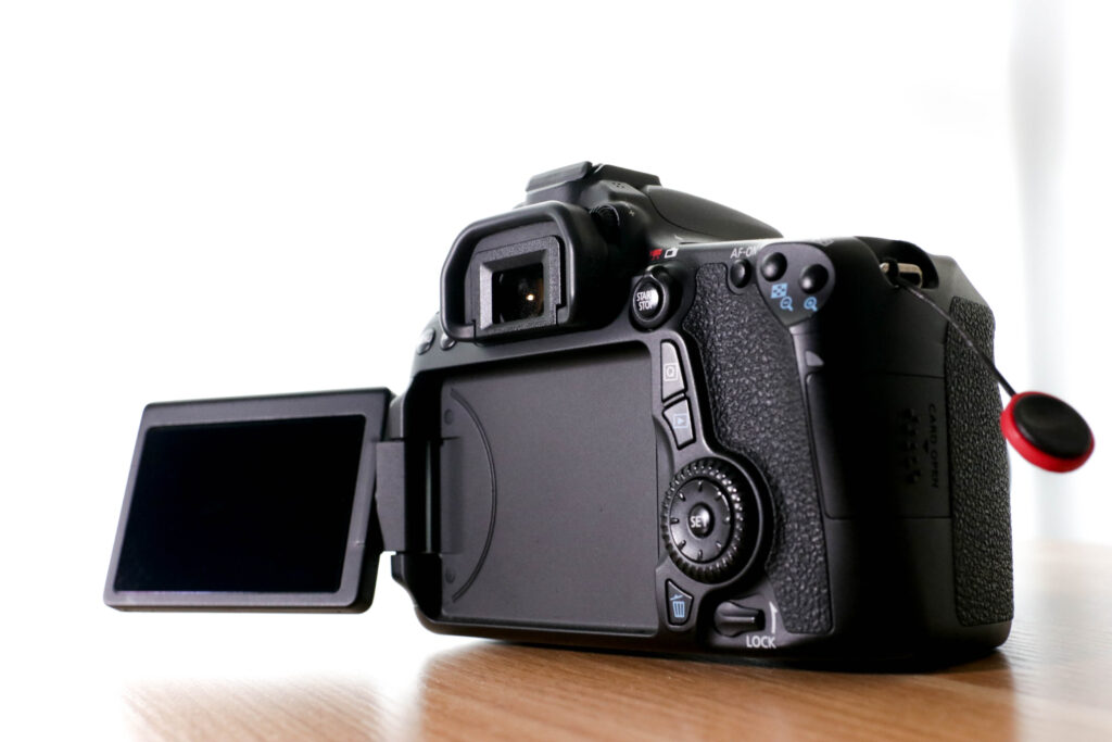 初心者向け撮影機材説明】私の撮影用カメラ「Canon EOS 70D」とカメラ