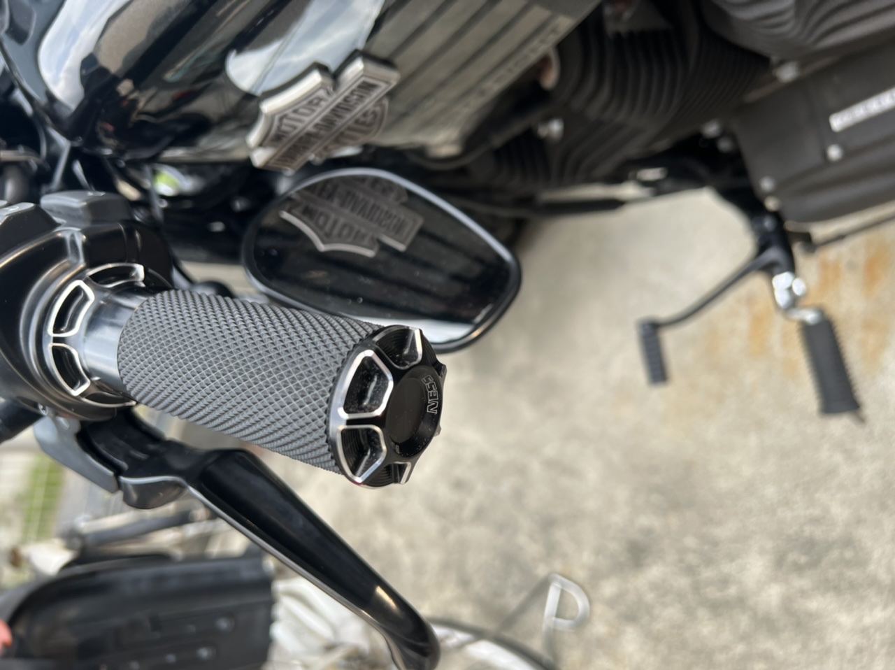 アレンネス□ ベベル グリップ ブラック 【ケーブルスロットル車