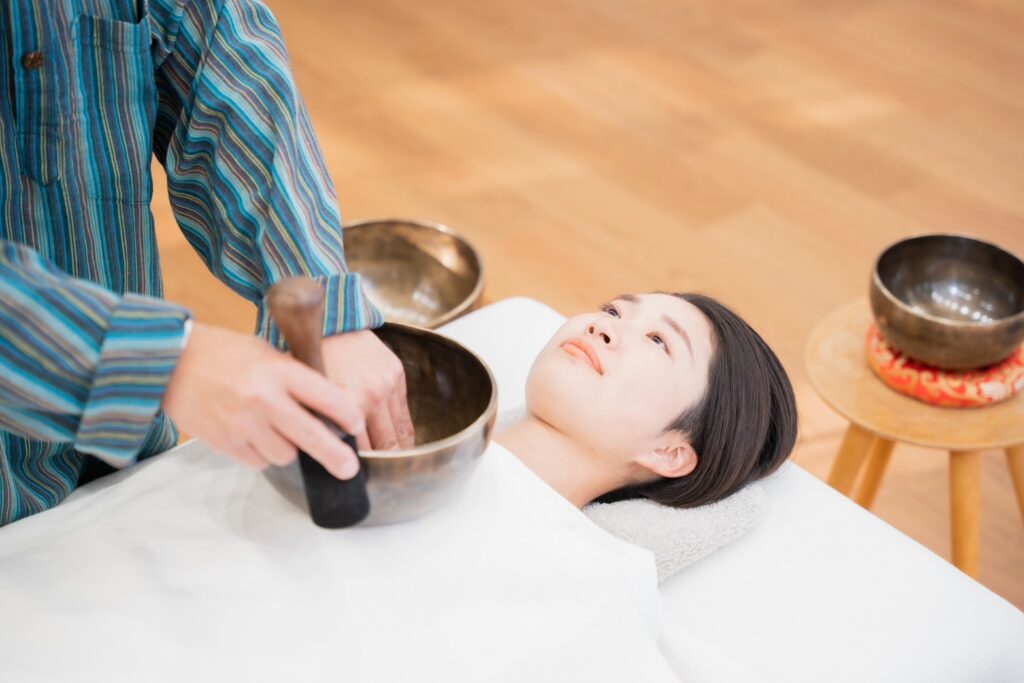 シンギングボウルセラピー | ヨガ&ピラティススタジオMAKOTO【東京
