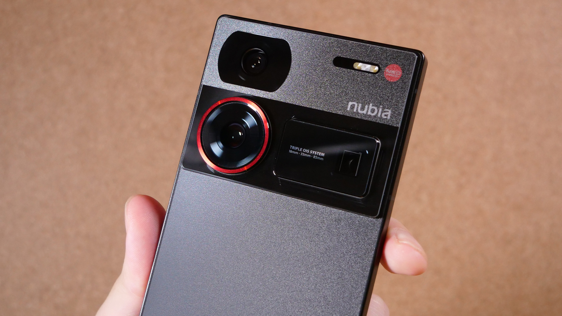 レビュー】エッジが効きすぎている（物理的に）『nubia Z60 Ultra