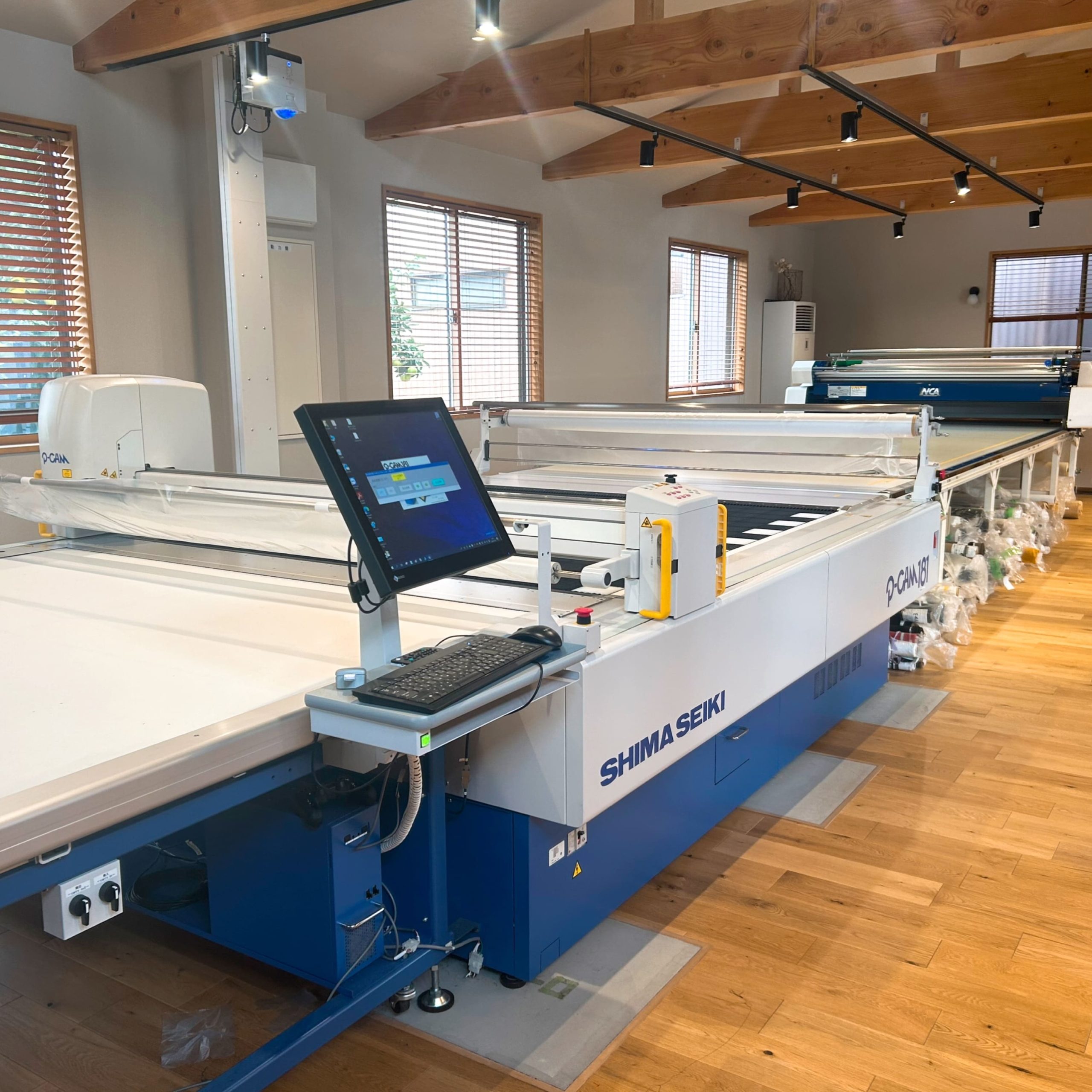 島精機の自動裁断機 P-CAM を導入しています【株式会社島
