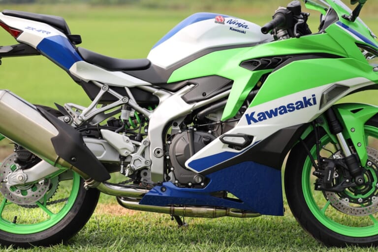 ZX-4R SE/RRエキパイ交換] 高回転型エンジンにゆとりと優しさをプラス