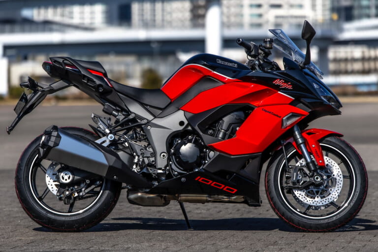 トップガンの赤黒＆ZXRカラー!! カワサキの「ニンジャ」40周年記念