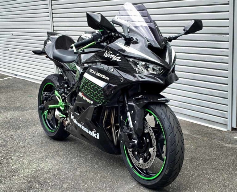 A-TECHのフルカーボン外装！「ニンジャZX-25R」のシルエットが一気に