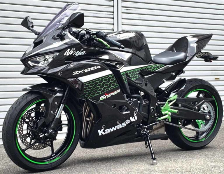 A-TECHのフルカーボン外装！「ニンジャZX-25R」のシルエットが一気に