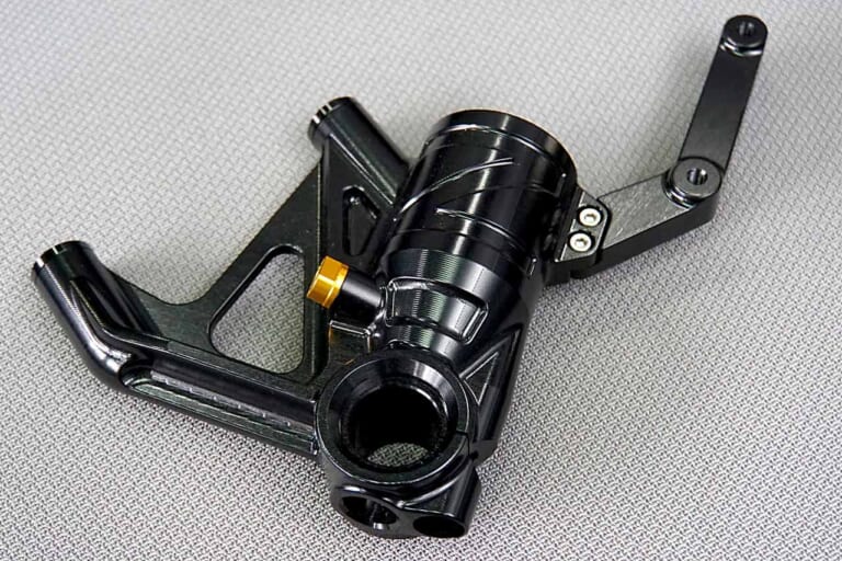 カワサキZ900RSの質感と走りのクオリティを高める「フロントフォーク