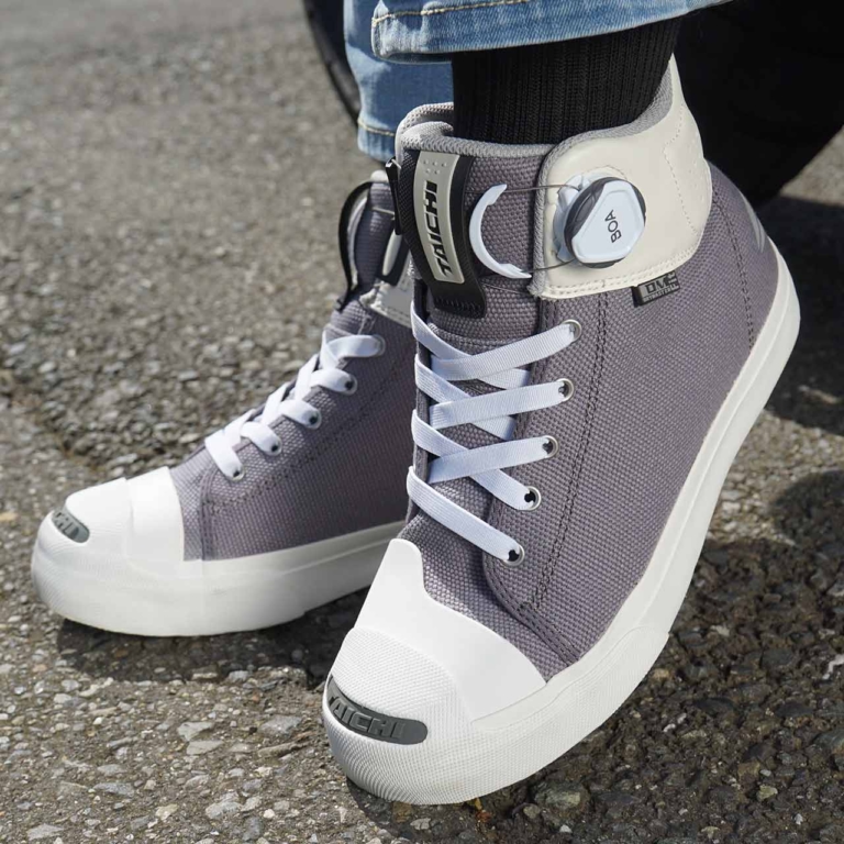 バイクライフに合わせて選べるライディングシューズに新作登場〈タイチ