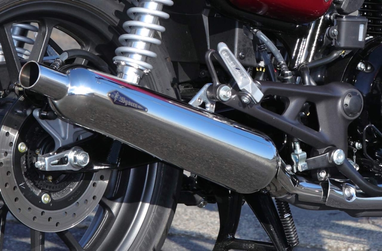 GB350にスリップオンマフラー装着で一段上質なトルク特性を獲得