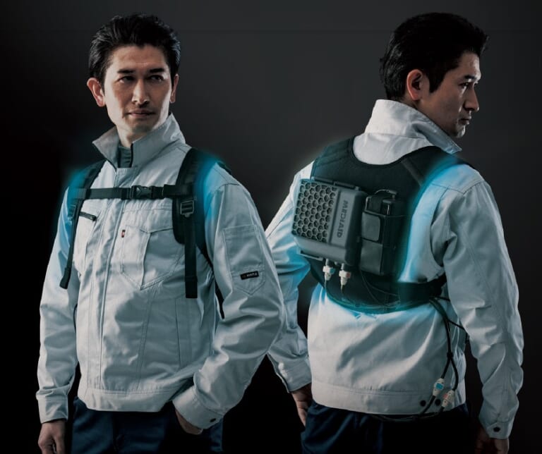 ゴツいバックパックは伊達じゃない! プロ仕様の最強冷却ウェア「メディ