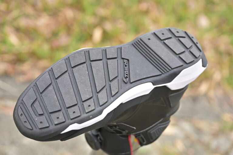 Honda×RSタイチ ドライマスターアローシューズ】厚いソールが特徴的な