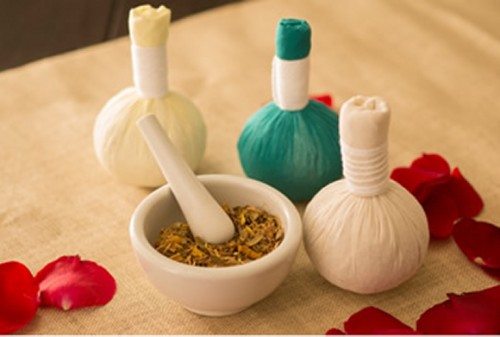 癒し】タイ古式マッサージの「ハーブボール」発売〜！ 自宅で手軽に